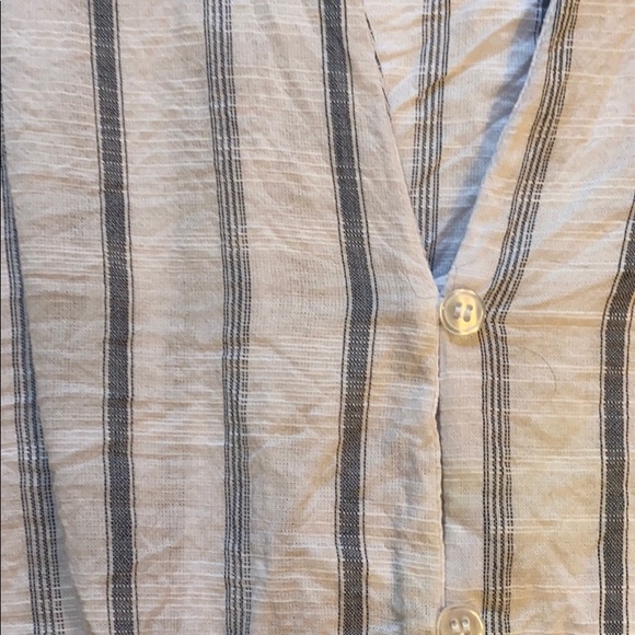 Button down top - Picture 2 of 4